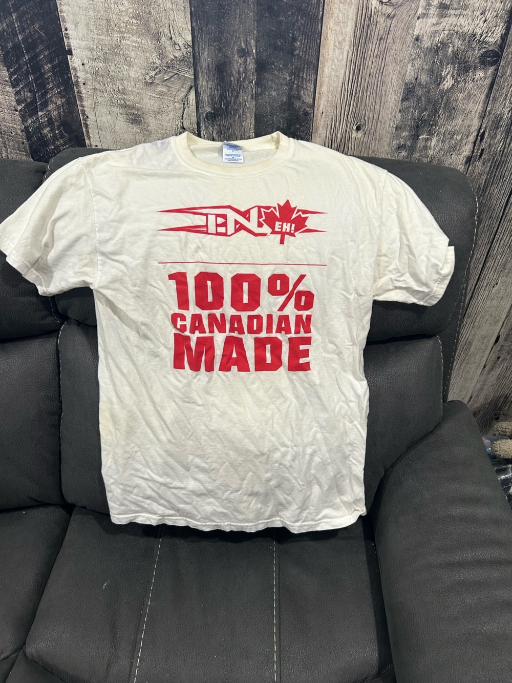 TNA wrestling Canada themed t shirt - men’s medium!